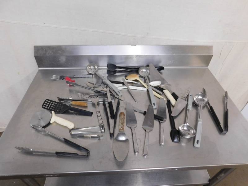lot 1938 image: Tongs, Spatulas and Ladels
