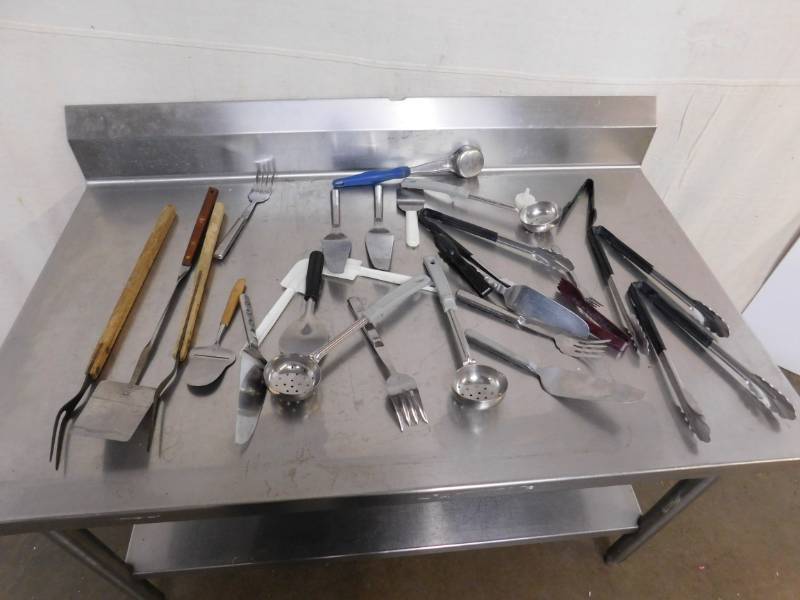 lot 1940 image: Tongs, Spatulas and Ladels