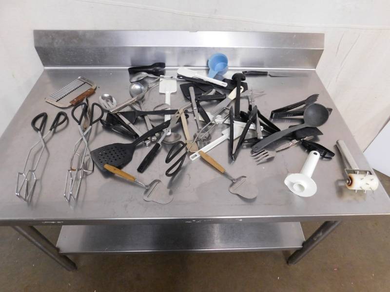 lot 1941 image: Tongs, Spatulas and Ladels