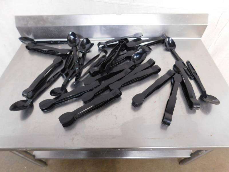 lot 1944 image: Plastic Spoons and Tongs