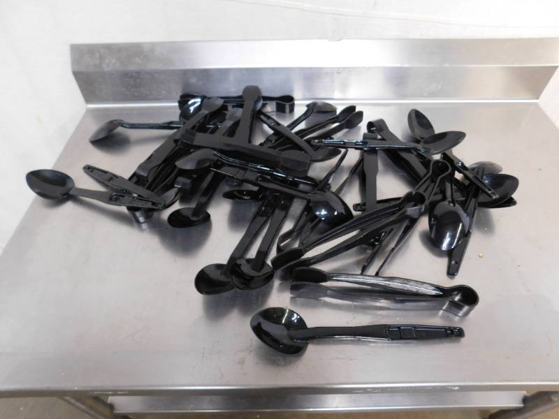 lot 1945 image: Plastic Spoons and Tongs