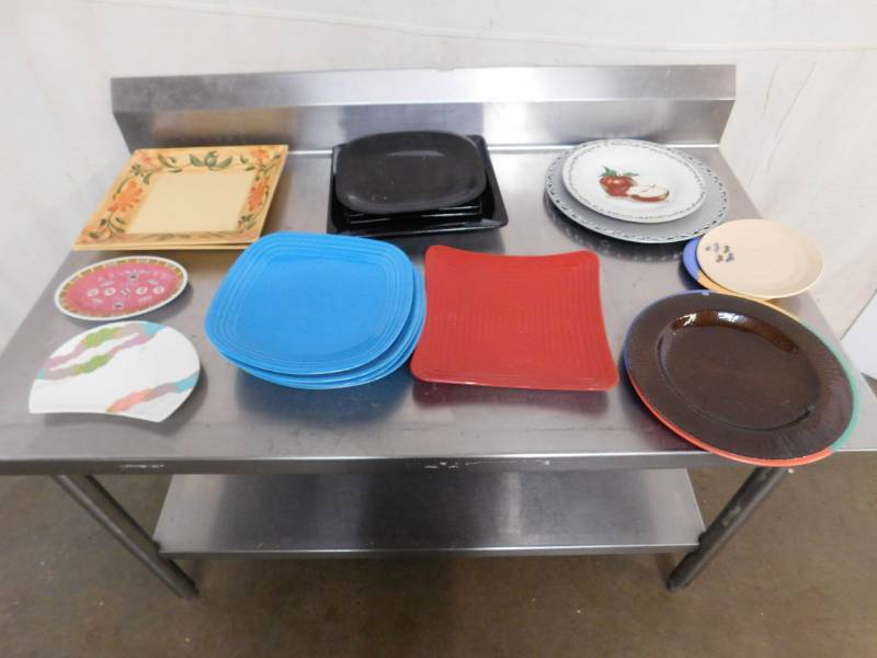 lot 1952 image: Assorted Plates