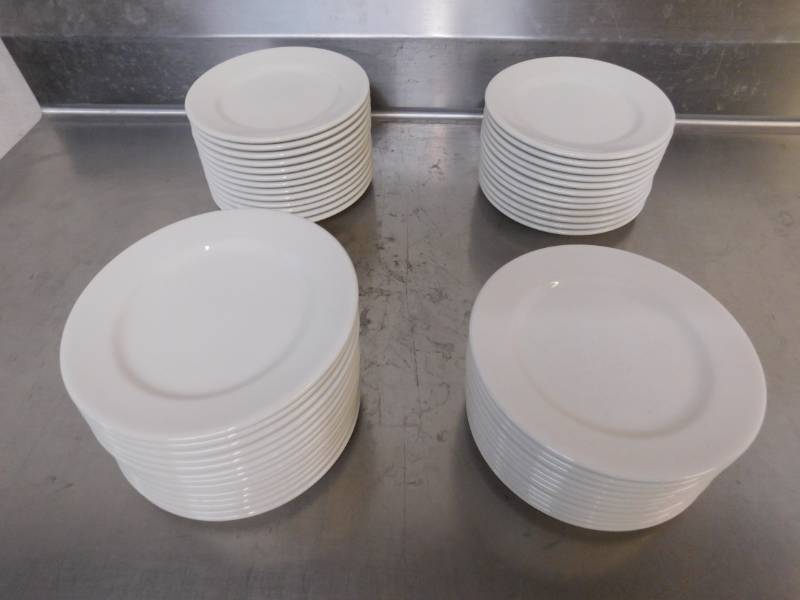 lot 1986 image: 50 Syracuse China Plates