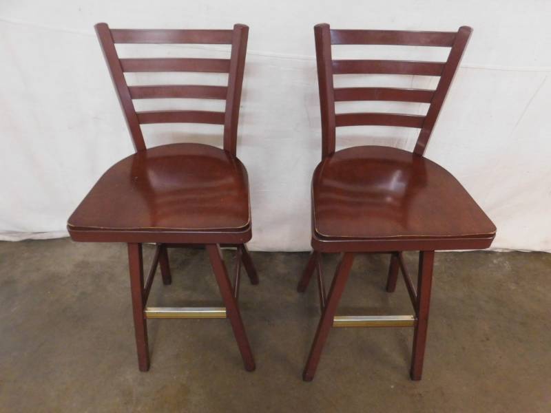 lot 98 image: 2 Metal Bar Chairs