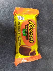 lot 3389 image: 20pk BB 12.2026 Reeses Peanut Butter Egg Chocolate Candy Collection