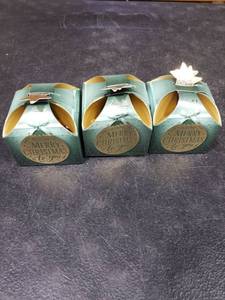 lot 4048 image: 3pk Lindt Christmas Assorted Chocolates