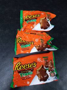 lot 4261 image: 3pk Reeses Peanut Butter Trees 9.6oz