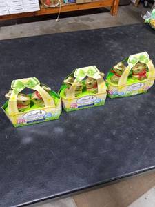 lot 4264 image: 3pk 2ct Lindt Gold Bunny Milk Chocolate 3.5oz