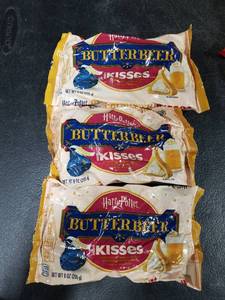 lot 4288 image: 3pk Harry Potter Butterbeer Hersheys Kisses 9oz