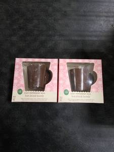 lot 4475 image: 2pk Christmas Peppermint Latte Mug Shaped Hot Cocoa Bomb - 1.6oz - Favorite Day