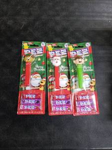 lot 4482 image: 3pk Pez Christmas Dispensers STYLE VARIES