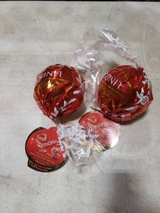lot 4690 image: 2pk Lindt Lindor Milk Chocolate Truffles 20ct