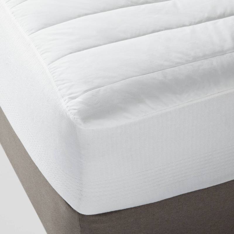 lot 1421 image: Queen Performance Mattress Pad - Threshold Hypoallergenic, Waterproof, OEKO-TEX Certified, Fits 18in Deep - Retail $40