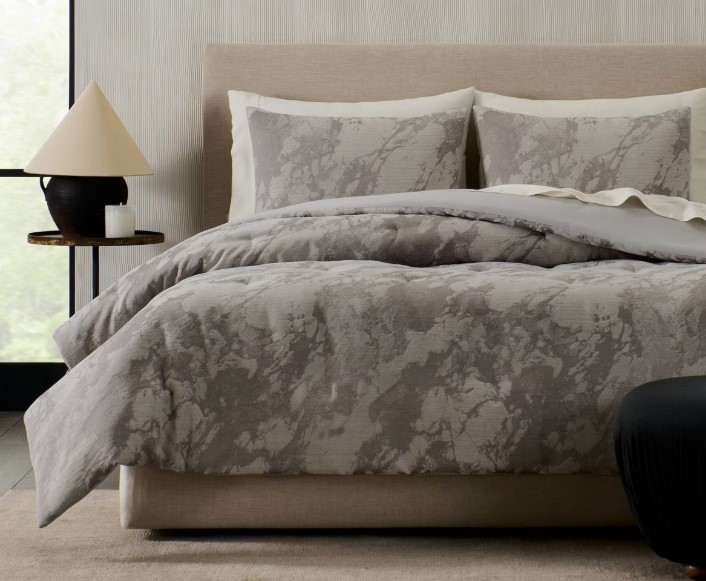 lot 1487 image: Jeremiah Brent Home 3pc King Marble Texture Jacquard Comforter Set - Retail $124