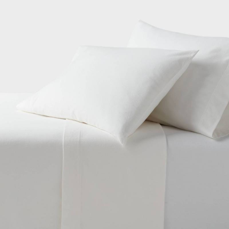 lot 1682 image: Queen Christmas Ultra Soft Flannel Sheet Set White - Threshold - Retail $55