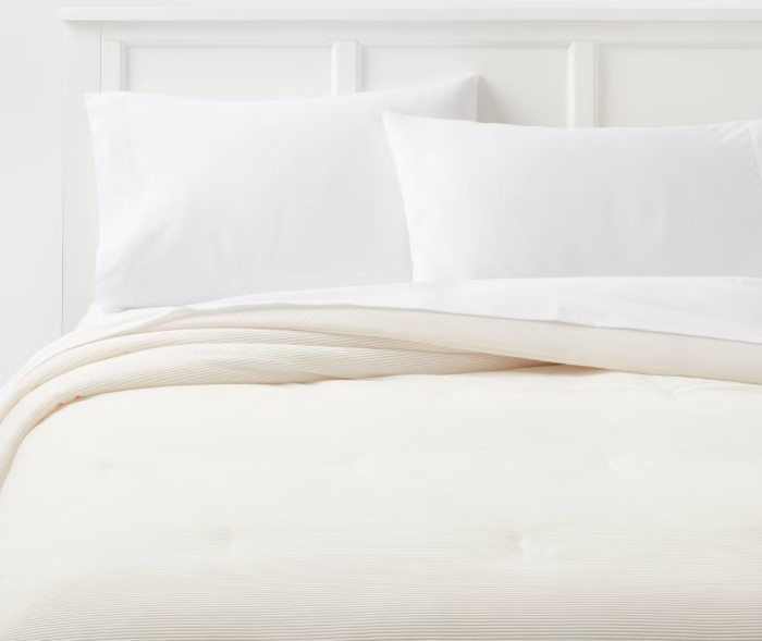 lot 1437 image: FullQueen Corduroy Plush Comforter Ivory - Room Essentials - Retail $40
