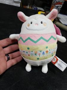 lot 4010 image: Giggle Space Easyer Plush Toy