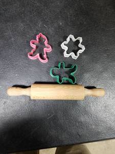 lot 4066 image: Kids Baking Set 1 Rolling Pin and 3 Cookie Cutters