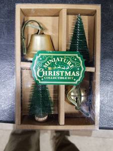 lot 4079 image: Miniature Christmas Collectible Set