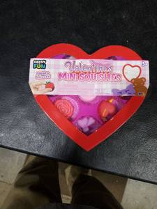 lot 4097 image: Valentines Mini Squishes