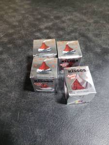 lot 5722 image: 4PK HERSHEYS Santa Hat 1.45oz