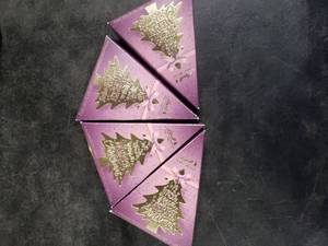 lot 6018 image: 4pk Lindt Calligraphy Christmas Candy Tree Gift - 3.7oz