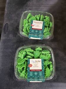 lot 7046 image: 2pk Favorite Day Bakery Sugar Cookie Trees