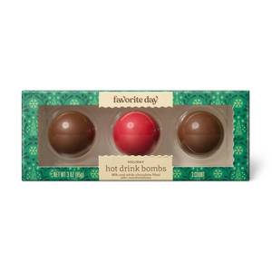 lot 7072 image: 2pk Christmas Hot Drink Bombs - Milk Chocolate & White Chocolate - 3oz - Favorite Day