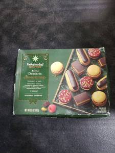 lot 7302 image: Favorite Day Gourmet Mini Desserts 5.8oz