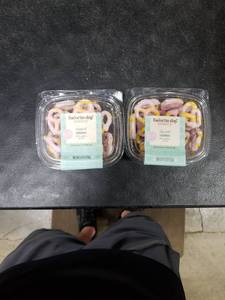 lot 7350 image: 2pk Favorite Day Bakery Dipped Pretzels