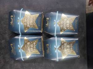 lot 7581 image: 4pk Lindt Calligraphy Christmas Candy Gift Box - 5oz