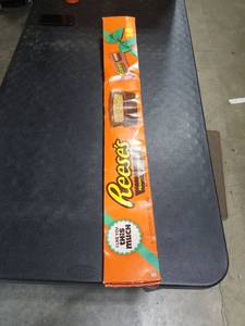 lot 8023 image: Reeses Peanut Butter Cups 18 - 1.5oz Packs