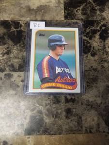 lot 803 image: 1989 Topps Craig Biggio Houston Astros Rookie Baseball Card