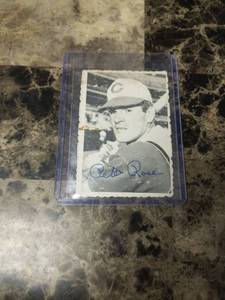 lot 807 image: Topps Autographed Pete Rose Photo