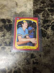 lot 814 image: 1986 Fleer Star Sticker Robin Yount Milwaukee Brewers Baseball Card