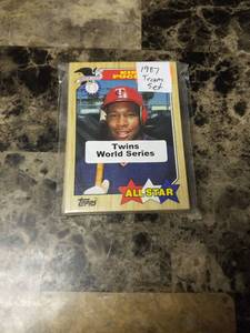 lot 843 image: 1987 Topps Minnesota Twins World Series Team Set