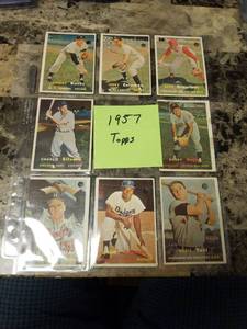 lot 847 image: 8pk 1957 Topps Baseball Cards