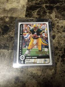 lot 890 image: 1999 Upper Deck Retro Brett Favre Green Bay Packers Football Card