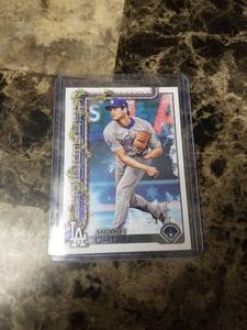 lot 901 image: 2025 Topps Shohei Ohtani Los Angeles Dodgers Baseball Card