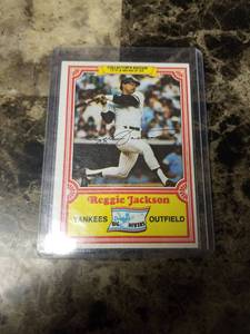 lot 909 image: 1981 Topps Reggie Jackson New York Yankees Baseball Card