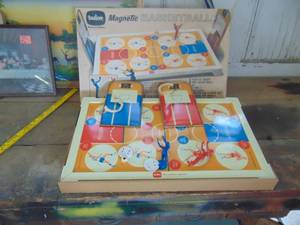lot 4618 image: Tudor Magnetic Basketball Game - With Box - appears Complete