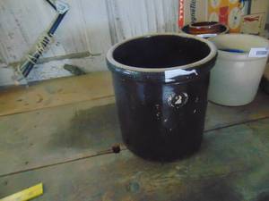 lot 4625 image: 2 Gallon Crock