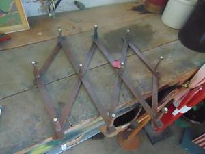 lot 4630 image: Wooden Expandable Hangar