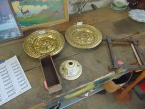 lot 4634 image: Metal Decor - Vintage Frame and Porcelain light Fixture