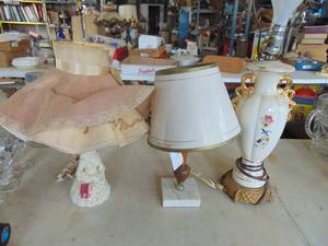 lot 4711 image: Selection of 3 Lamps