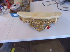 lot 4719 image: Guilded Shelf