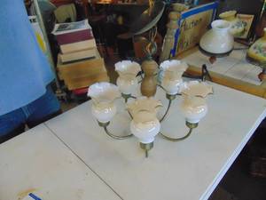 lot 4725 image: Light Fixture