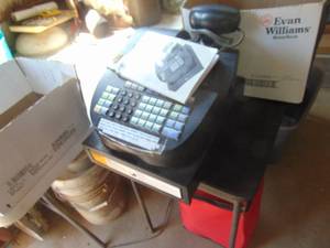 lot 4738 image: Royal Cash Register - Good Wroking Condition - Keys and Manual included