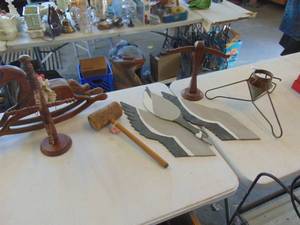 lot 4744 image: Vintage Xmas Tree holder and decor