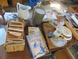 lot 4746 image: Contents of Tabletop